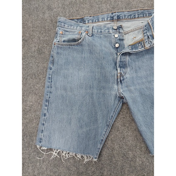 Levis 501 Shorts Mens 38x9 Blue Cut Off Medium Wash Fray Hem Jorts Button Fly - Picture 2 of 14
